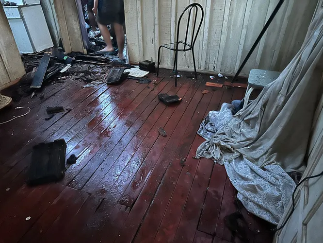 Veja fotos: casa foi totalmente destruída por fogo em Apucarana