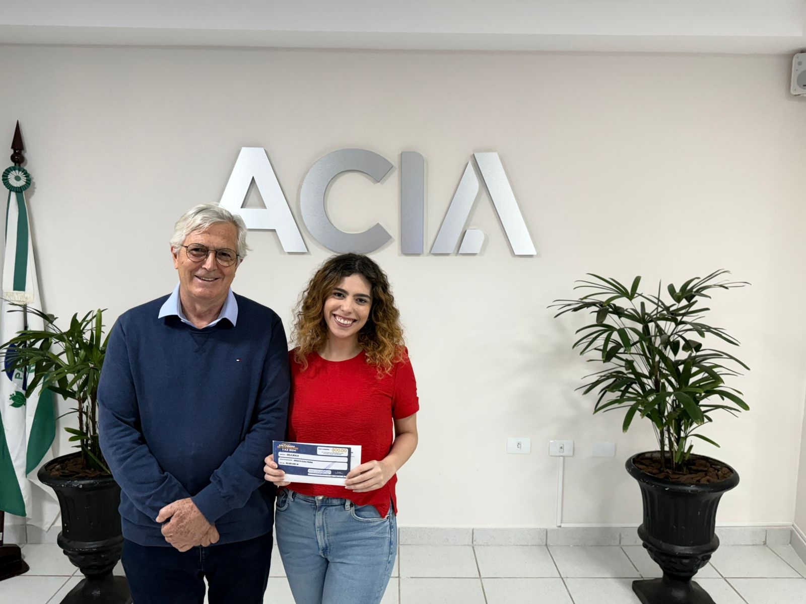 Acia premia com R$10 mil em vales-compra em Apucarana