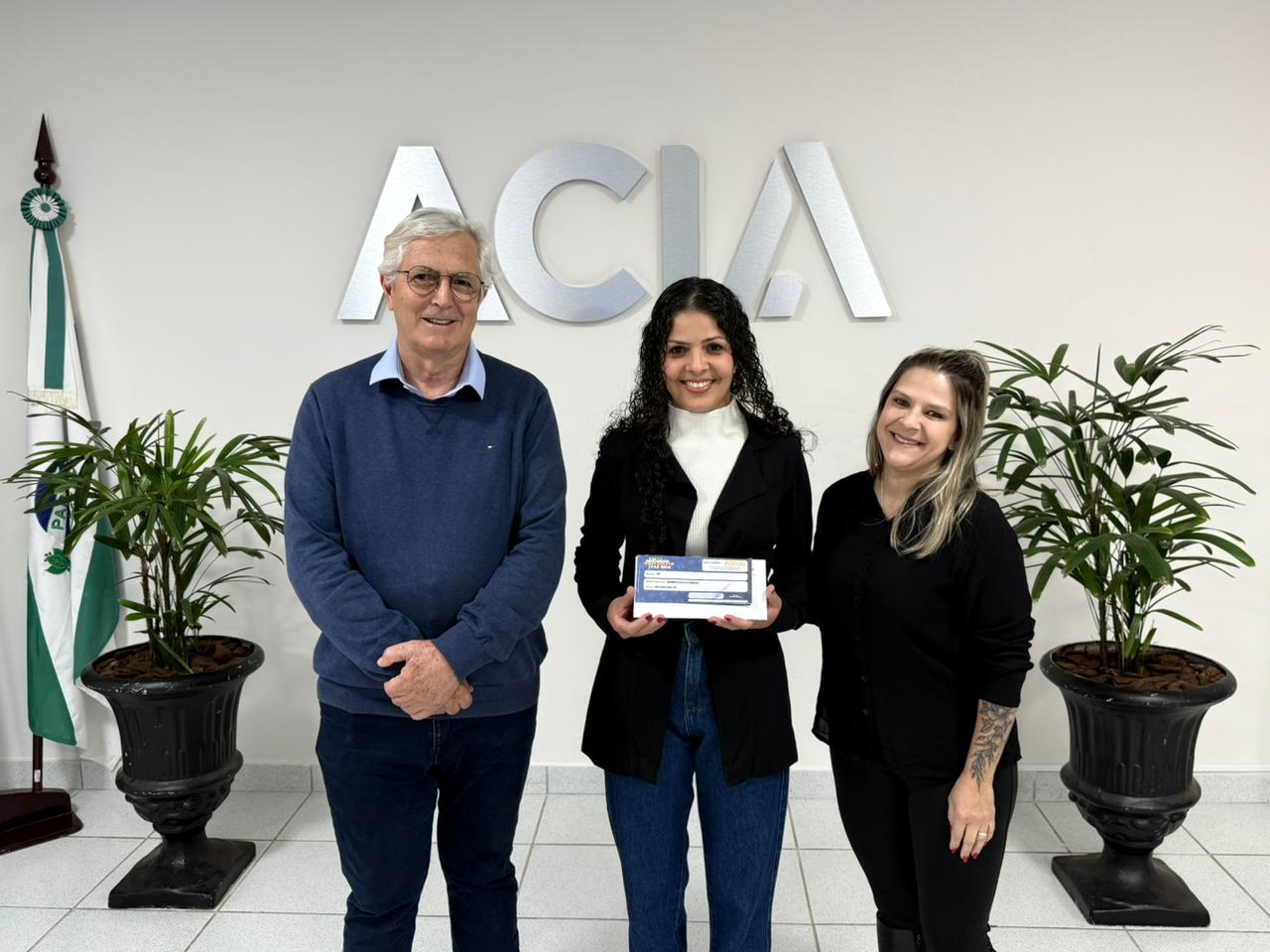 Acia premia com R$10 mil em vales-compra em Apucarana