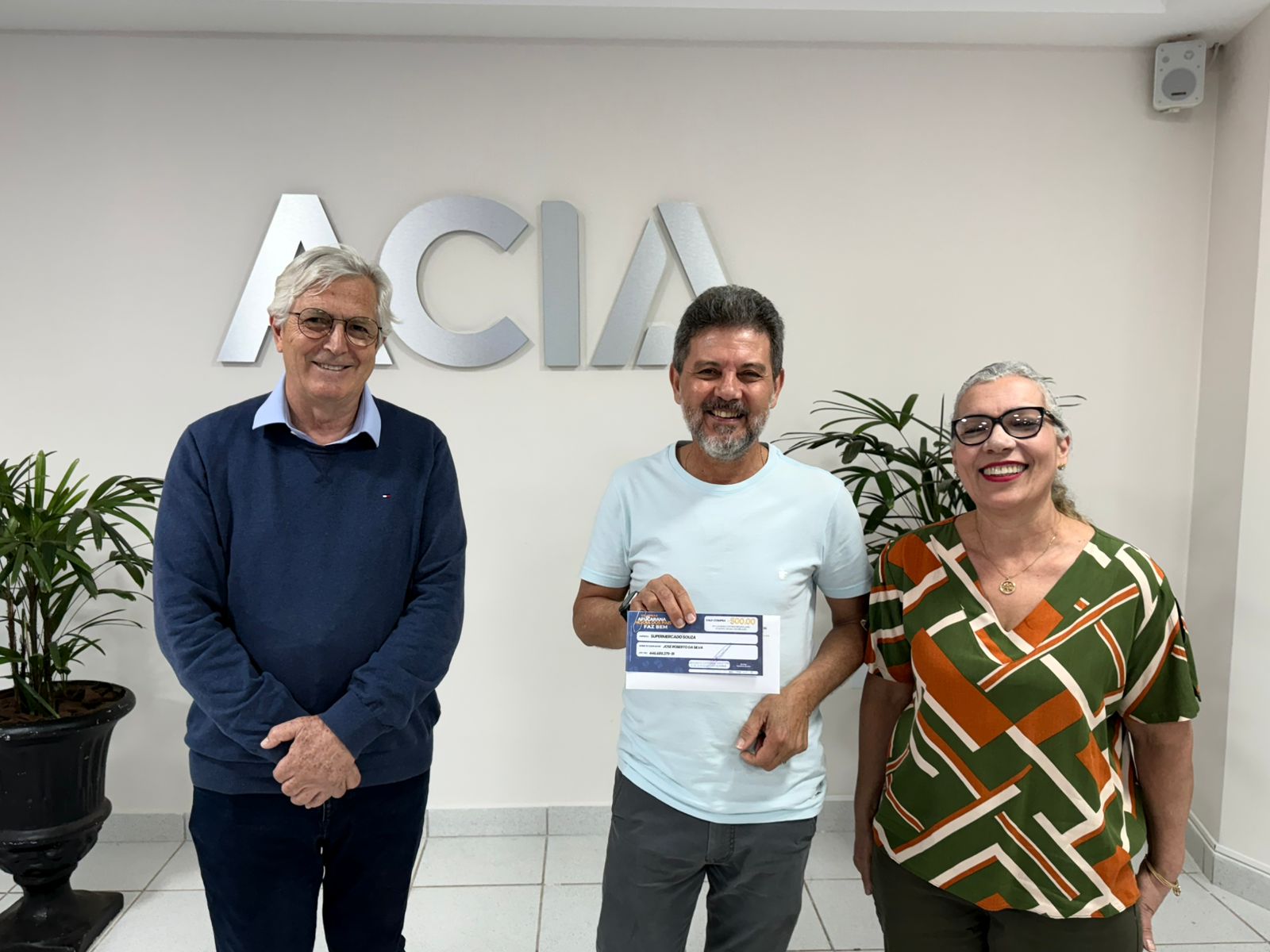 Acia premia com R$10 mil em vales-compra em Apucarana