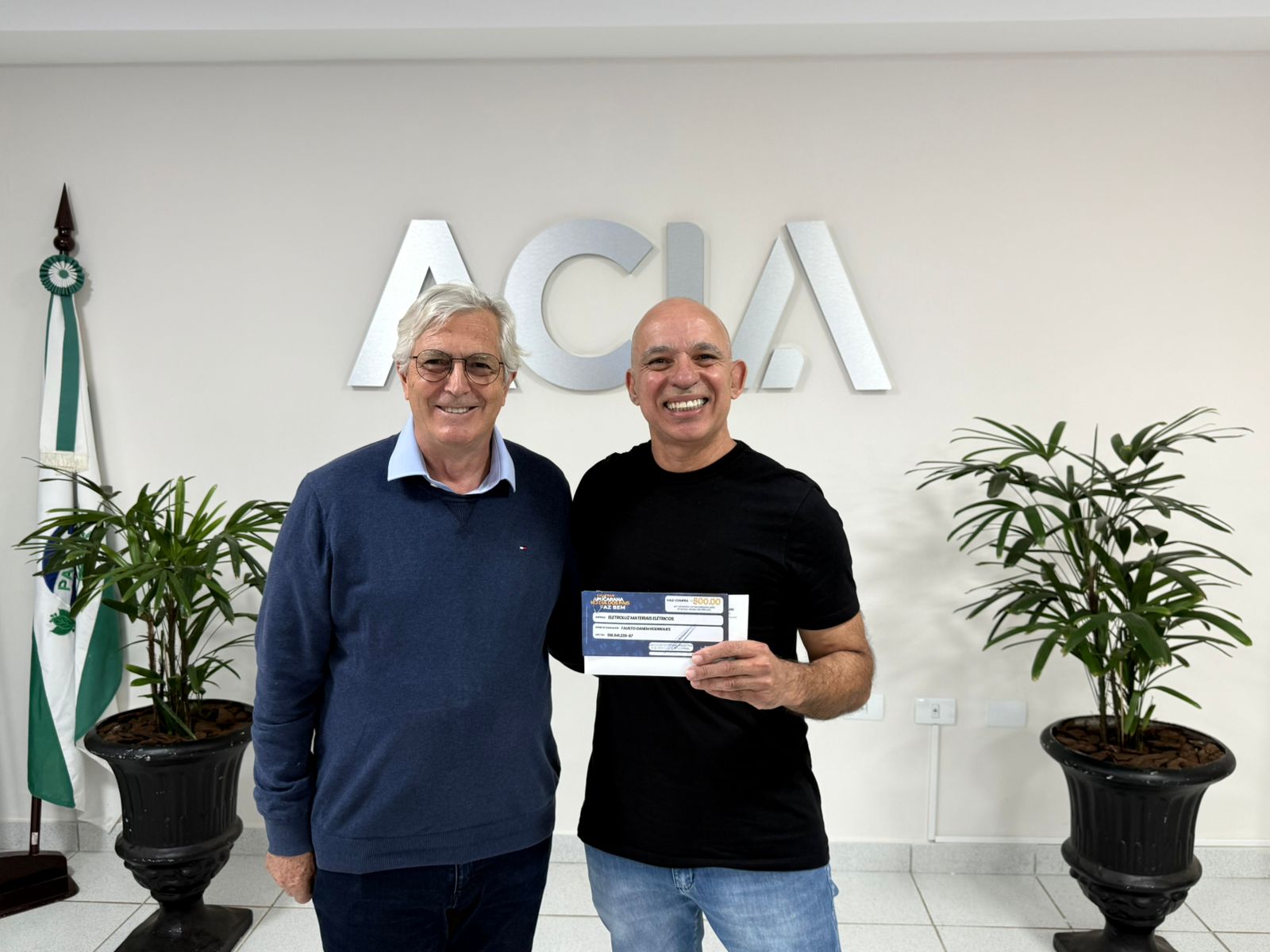 Acia premia com R$10 mil em vales-compra em Apucarana