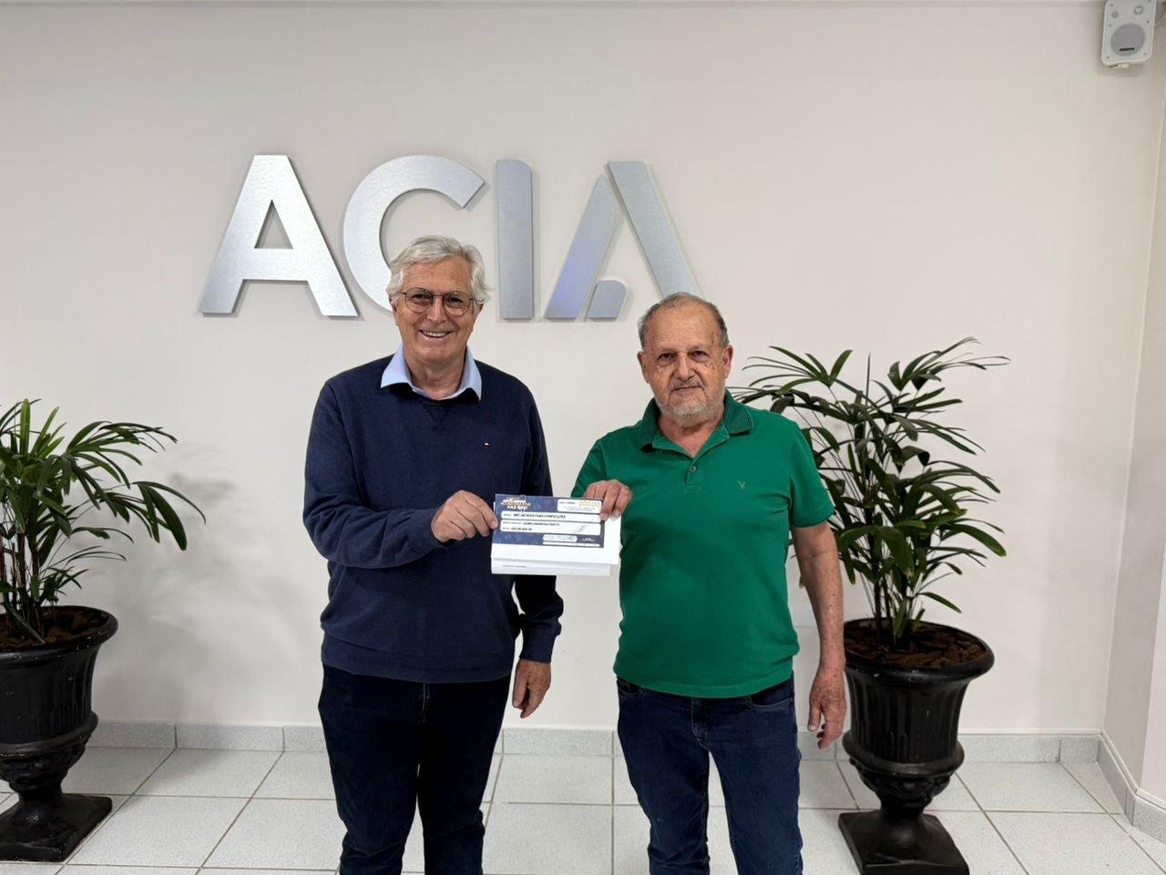 Acia premia com R$10 mil em vales-compra em Apucarana