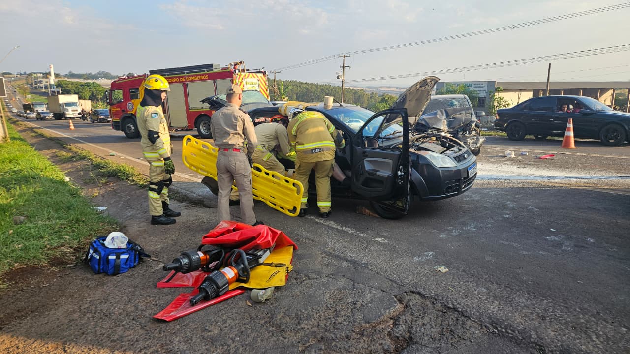 Acidente grave deixa dois feridos na BR-376 em Apucarana