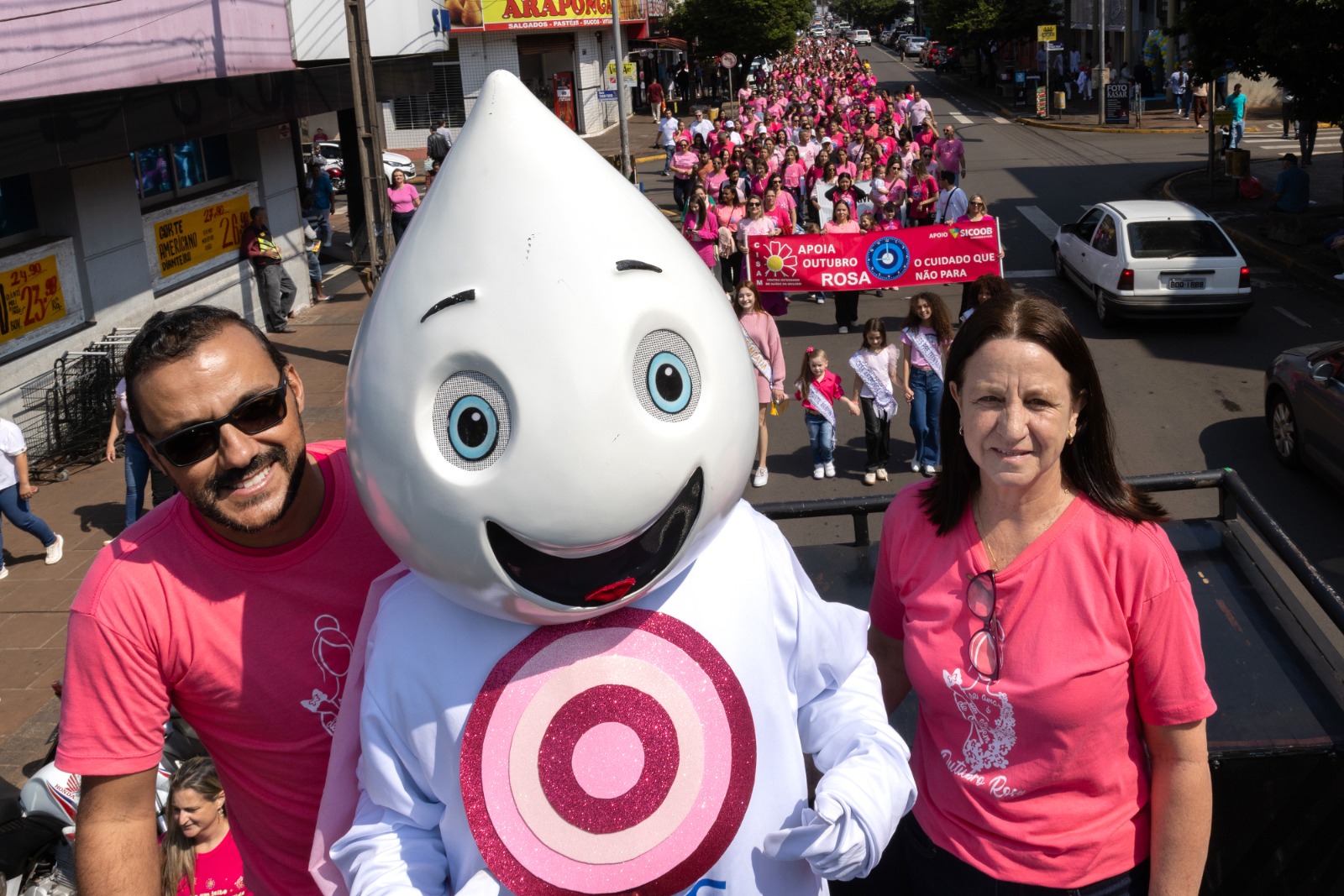 Caminhada abre Outubro Rosa e reúne centenas em Arapongas