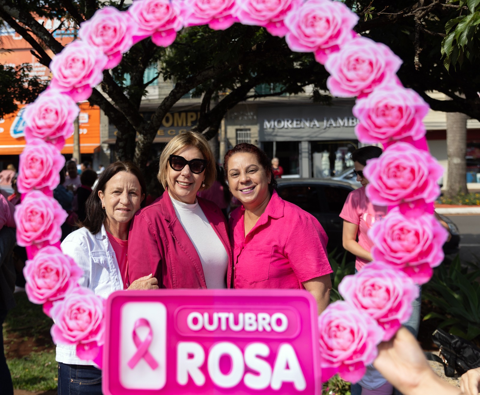 Caminhada abre Outubro Rosa e reúne centenas em Arapongas