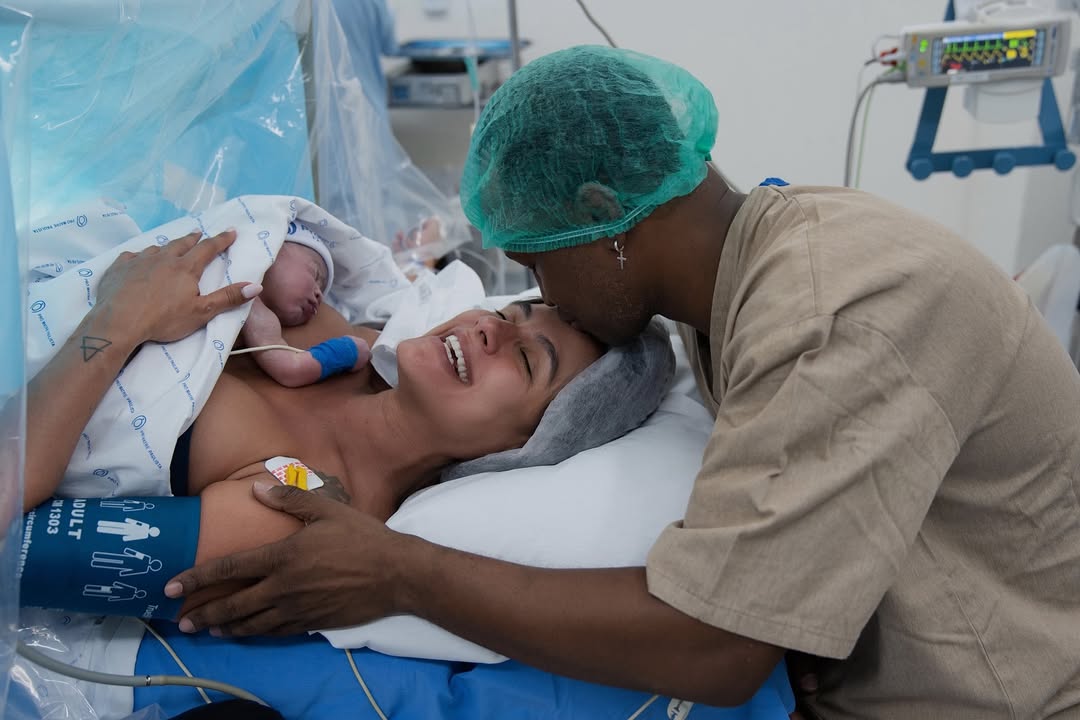 Carol Peixinho dá à luz Bento, seu primeiro filho com Thiaguinho