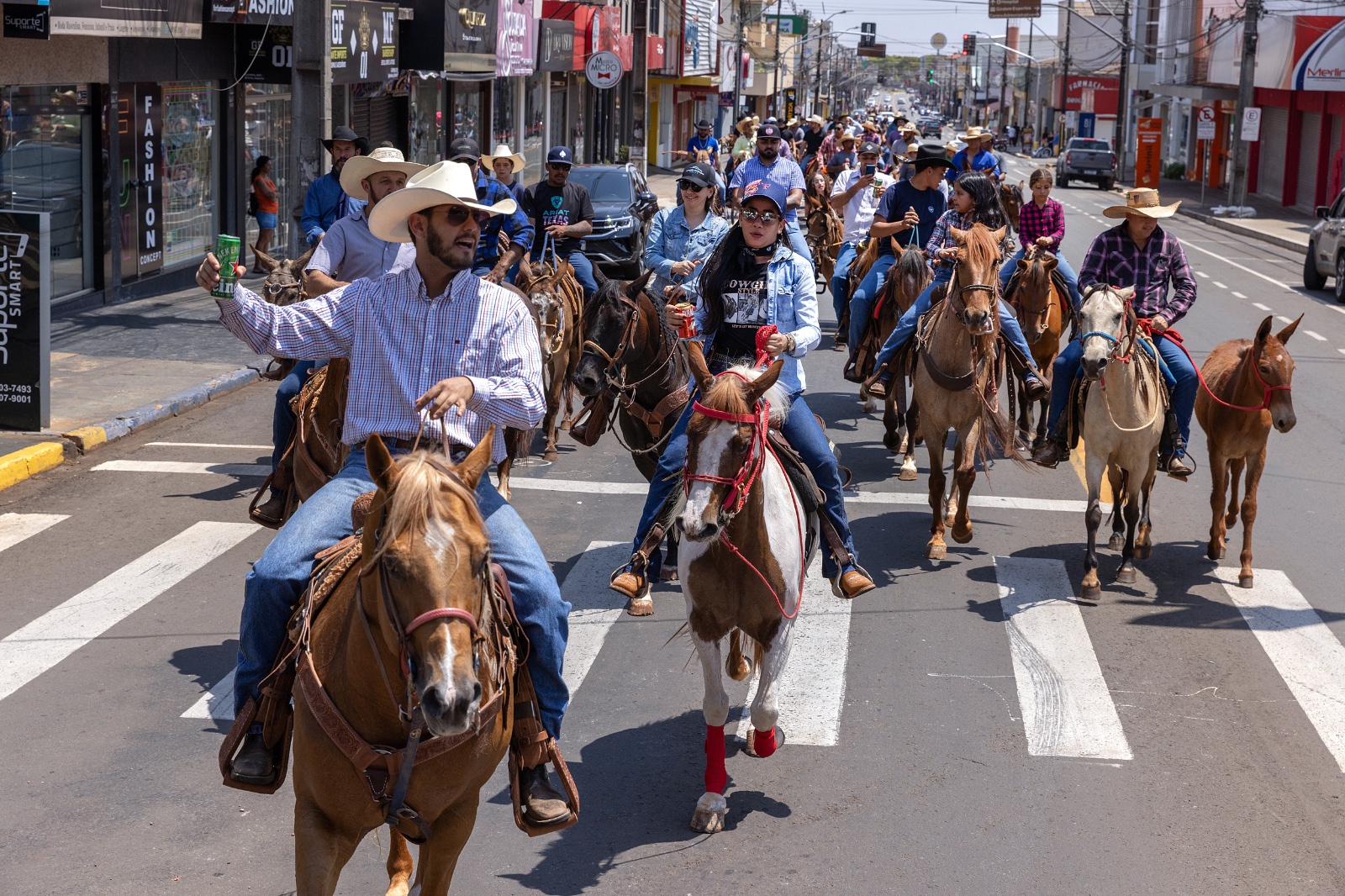 Cavalgada reúne público nas comemorações do aniversário de Arapongas