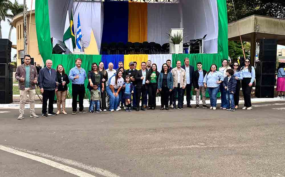 Desfile da Independência reúne escolas e entidades em Jardim Alegre
