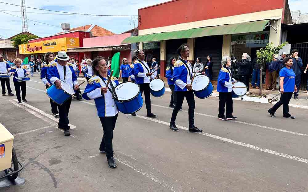 Desfile da Independência reúne escolas e entidades em Jardim Alegre