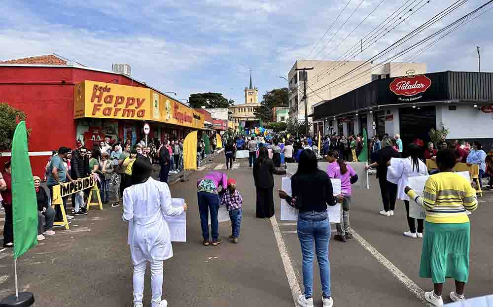 Desfile da Independência reúne escolas e entidades em Jardim Alegre