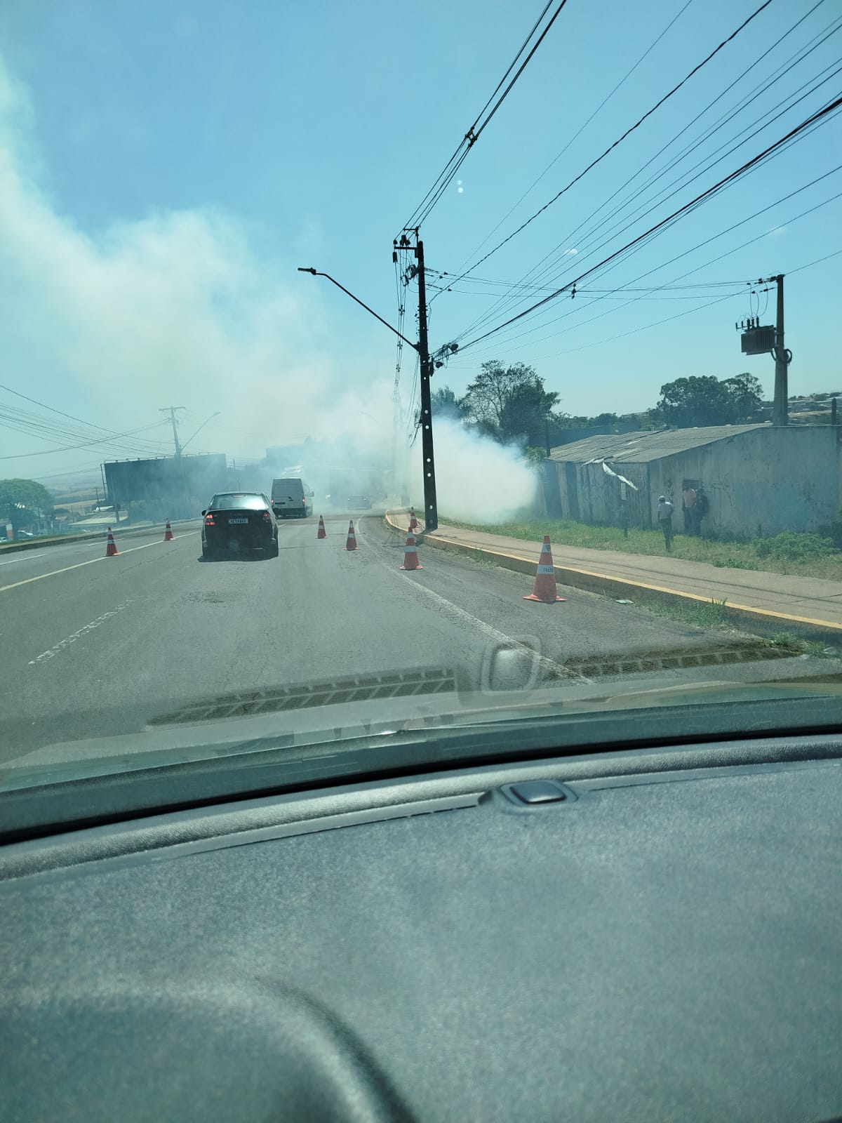 Incêndio prejudica trânsito na saída de Apucarana para Londrina