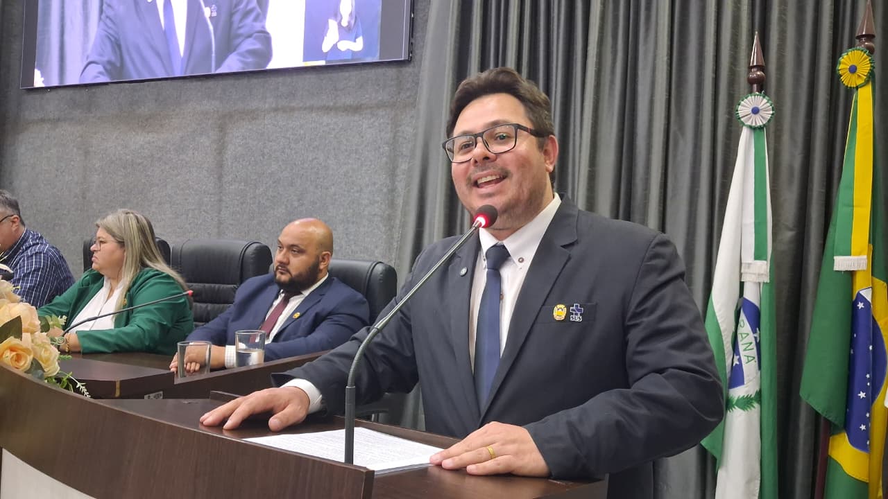 Lucas Leugi toma posse como vereador em Apucarana; veja