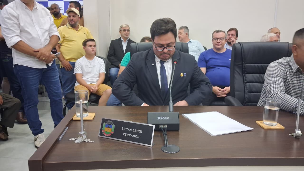 Lucas Leugi toma posse como vereador em Apucarana; veja