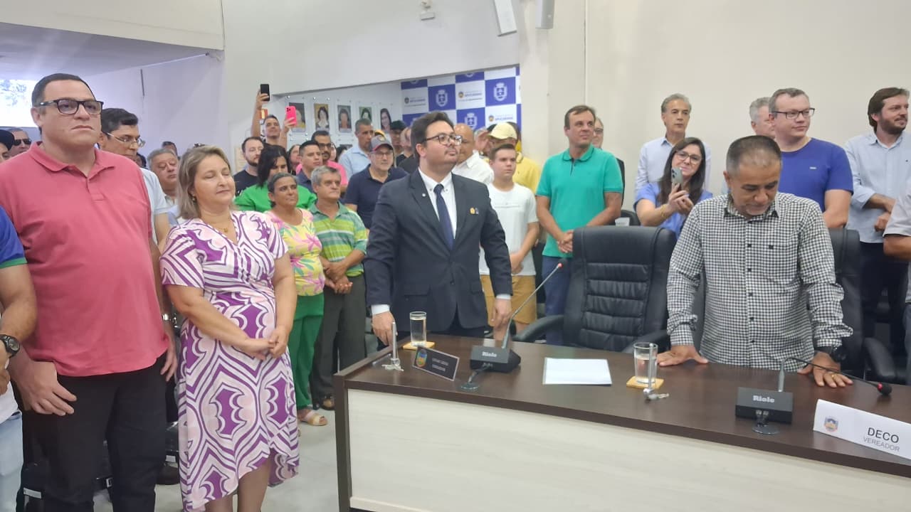 Lucas Leugi toma posse como vereador em Apucarana; veja