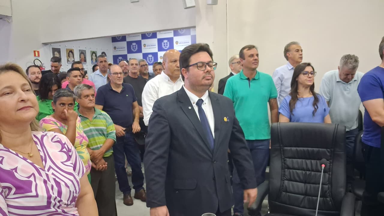 Lucas Leugi toma posse como vereador em Apucarana; veja
