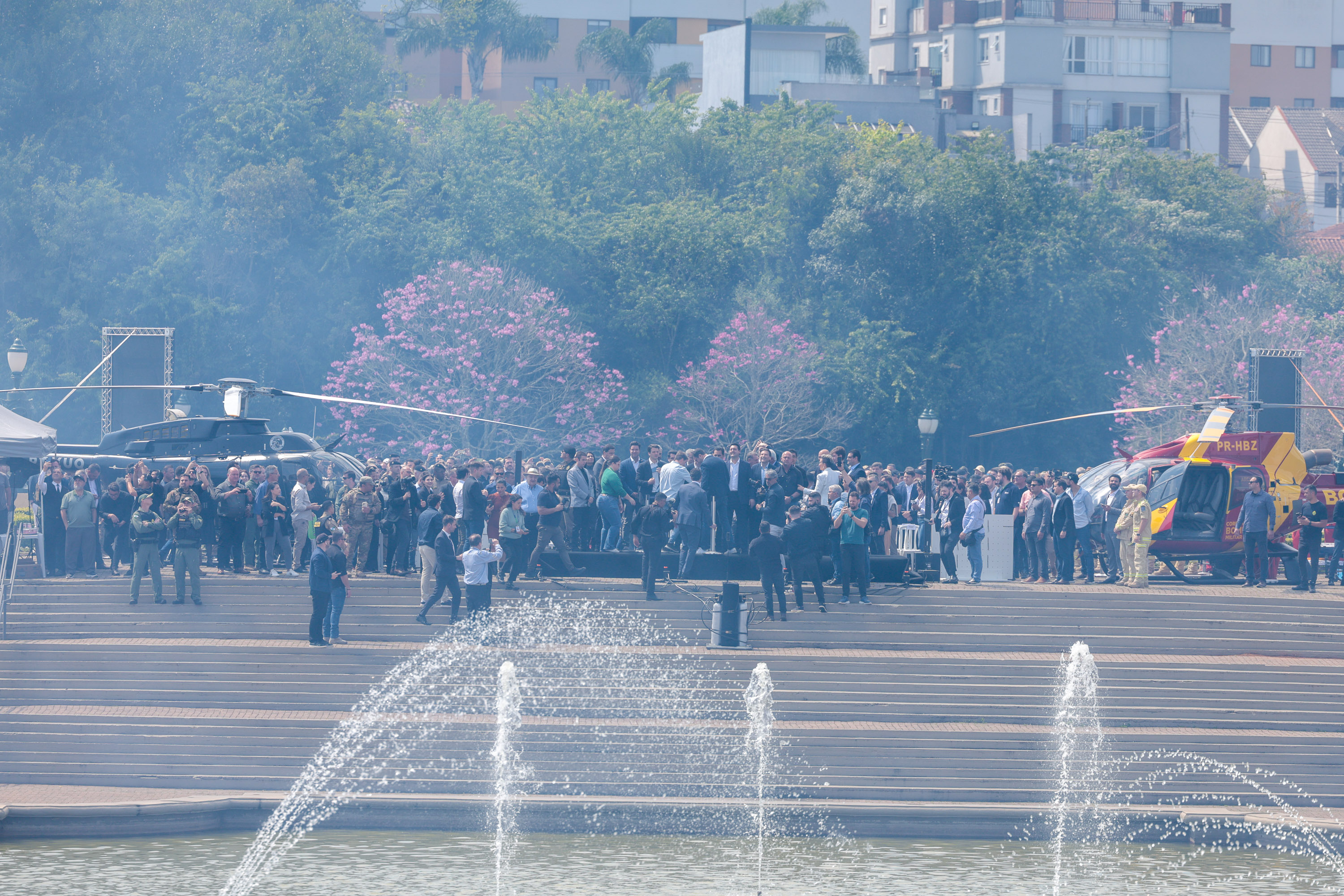 O governador Carlos Massa Ratinho Junior e o secretário da Segurança Pública, Hudson Leôncio Teixeira, anunciam mais um grande pacote de investimentos para as forças policiais e de salvamento do Estado. Um grande evento nesta terça-feira (16), no Parque Tanguá, em Curitiba