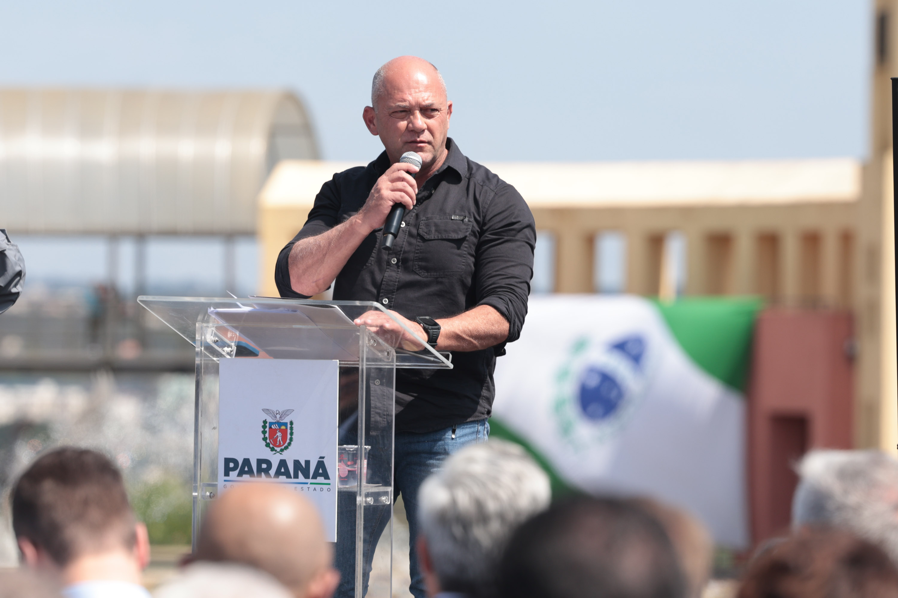 O governador Carlos Massa Ratinho Junior e o secretário da Segurança Pública, Hudson Leôncio Teixeira, anunciam mais um grande pacote de investimentos para as forças policiais e de salvamento do Estado. Um grande evento nesta terça-feira (16), no Parque Tanguá, em Curitiba