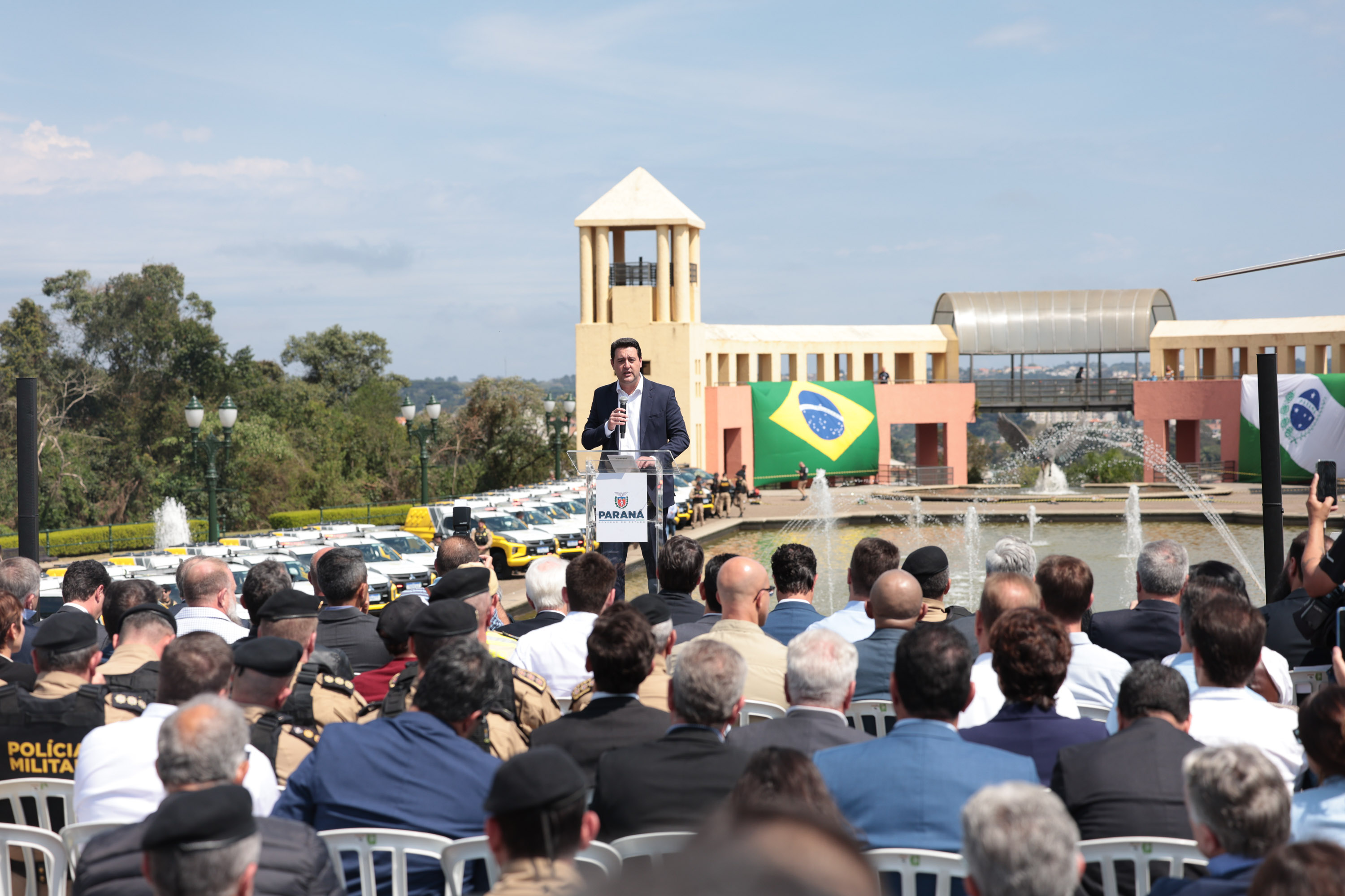 O governador Carlos Massa Ratinho Junior e o secretário da Segurança Pública, Hudson Leôncio Teixeira, anunciam mais um grande pacote de investimentos para as forças policiais e de salvamento do Estado. Um grande evento nesta terça-feira (16), no Parque Tanguá, em Curitiba