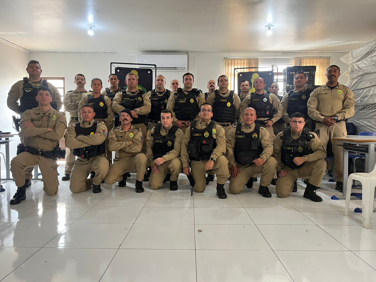 Policiais de Apucarana recebem treinamento para uso do TASER 10