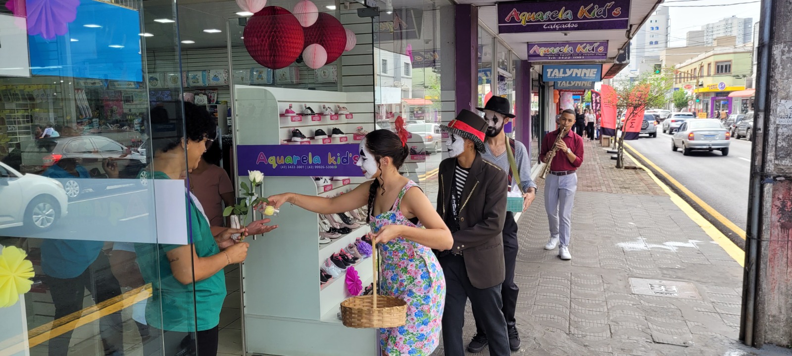 Rua Ponta Grossa celebra a primavera com dia especial de compras