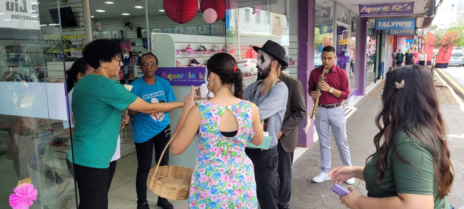 Rua Ponta Grossa celebra a primavera com dia especial de compras