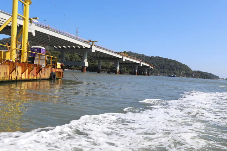 Obras da Ponte de Guaratuba avançam em ritmo acelerado; veja fotos e vídeo
