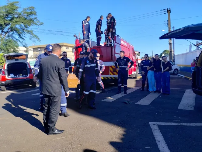 Socorrista do Samu de Arapongas é homenageado por colegas em cortejo fúnebre