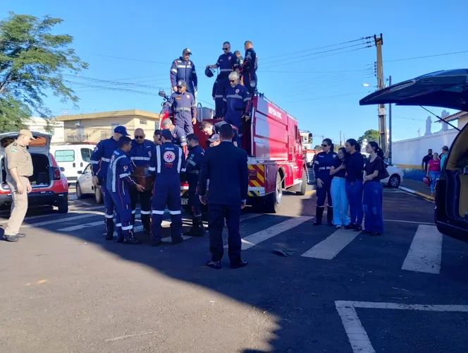 Socorrista do Samu de Arapongas é homenageado por colegas em cortejo fúnebre