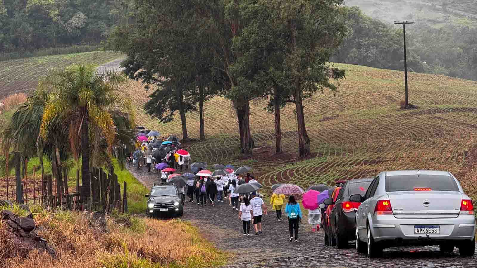 Fiéis renovam a fé no Caminho Jesus das Santas Chagas em Ivaiporã