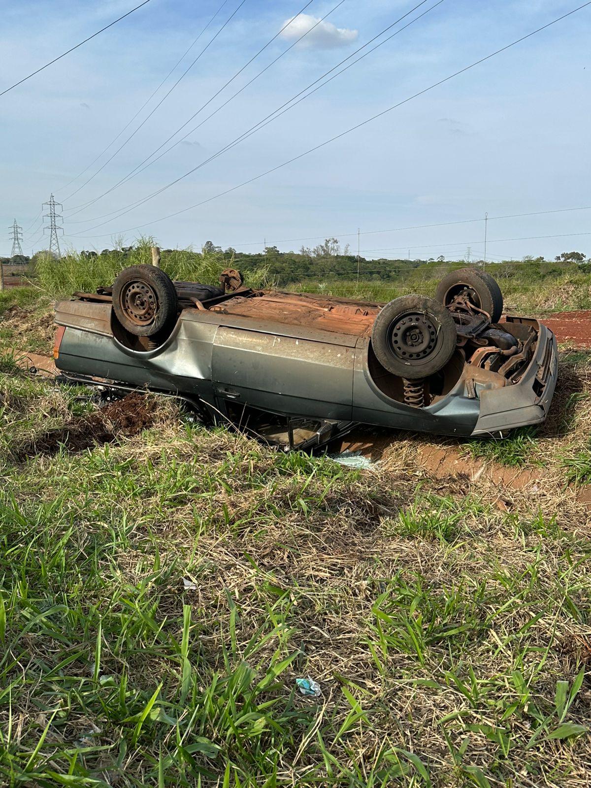 Motorista capota VW Saveiro na BR-369 entre Apucarana e Arapongas