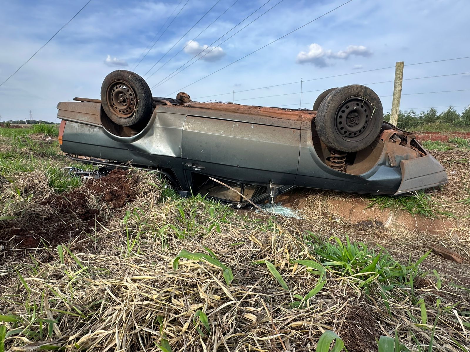 Motorista capota VW Saveiro na BR-369 entre Apucarana e Arapongas