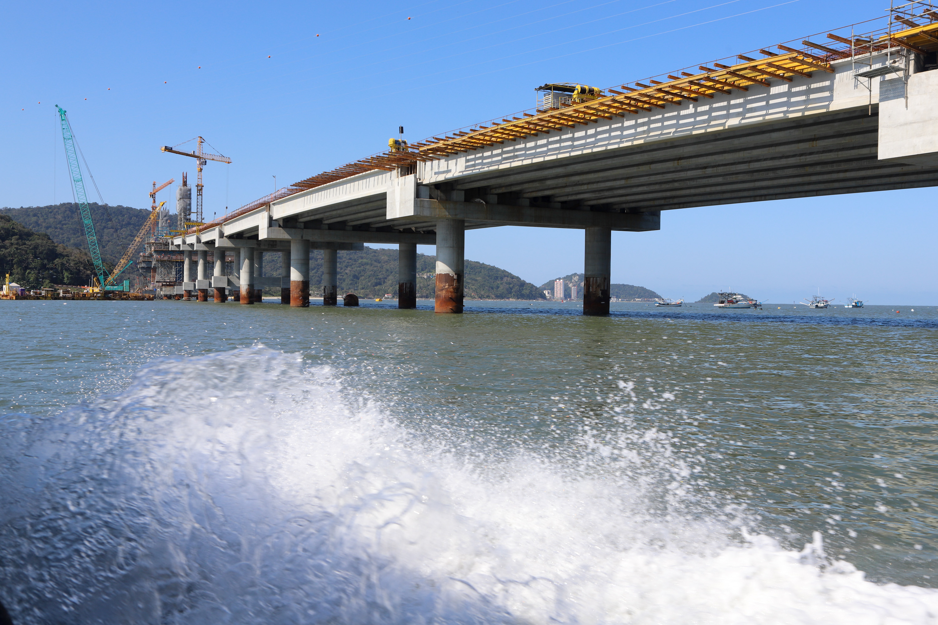 Obras da Ponte de Guaratuba avançam em ritmo acelerado; veja fotos e vídeo