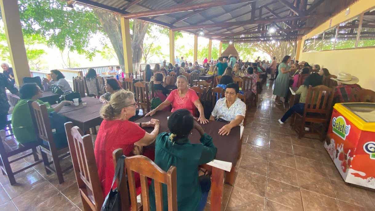 Passeio do grupo 60+ marca celebração do Mês do Idoso em Ivaiporã