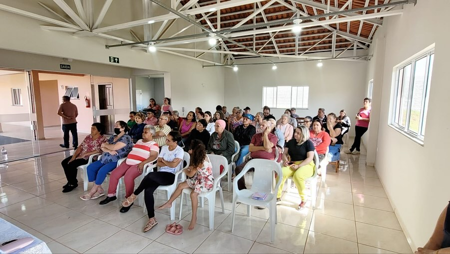 Reunião orienta moradores do Condomínio do Idoso em Arapongas