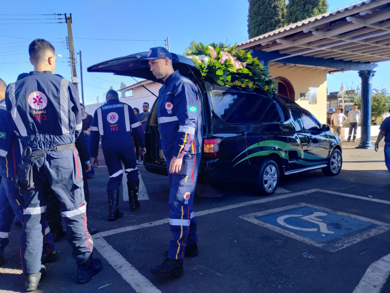 Socorrista do Samu de Arapongas é homenageado por colegas em cortejo fúnebre