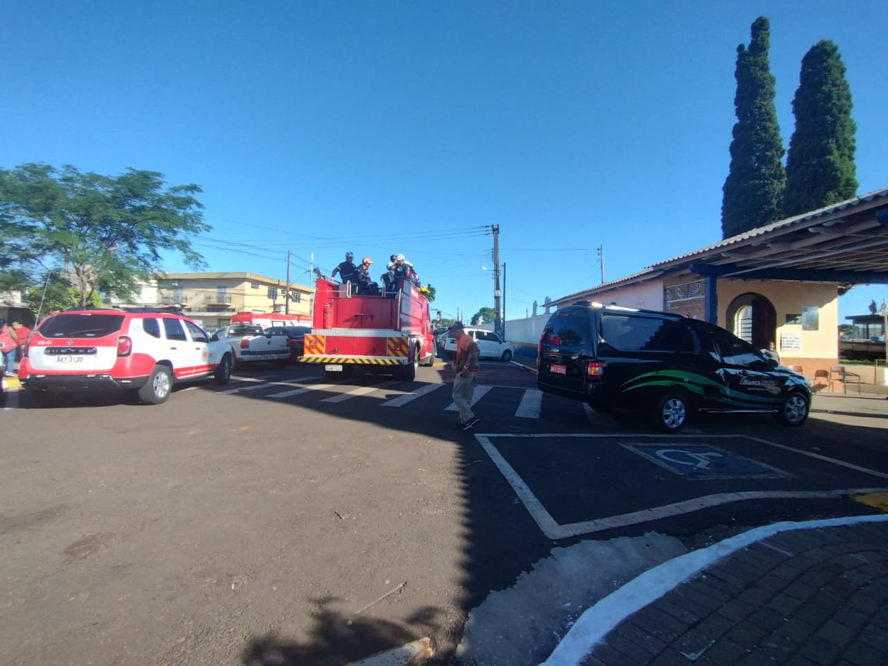 Socorrista do Samu de Arapongas é homenageado por colegas em cortejo fúnebre