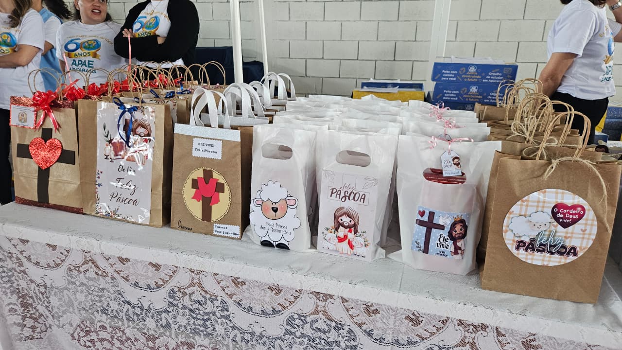 Apae de Apucarana recebe uniformes e chocolates em ação de Páscoa