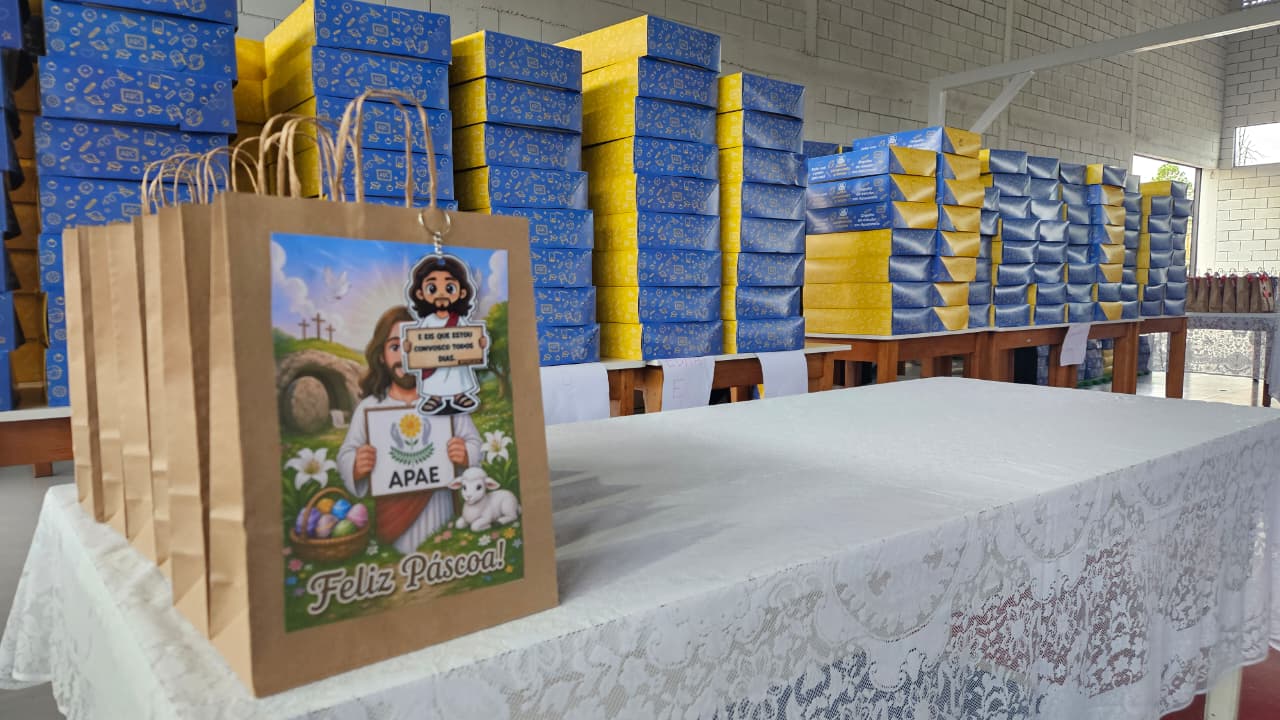 Apae de Apucarana recebe uniformes e chocolates em ação de Páscoa