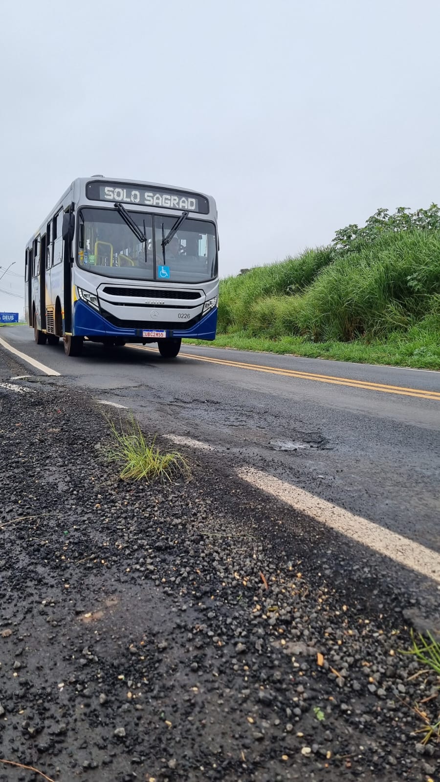 Excesso de buracos na Avenida Brasil preocupa motoristas em Apucarana