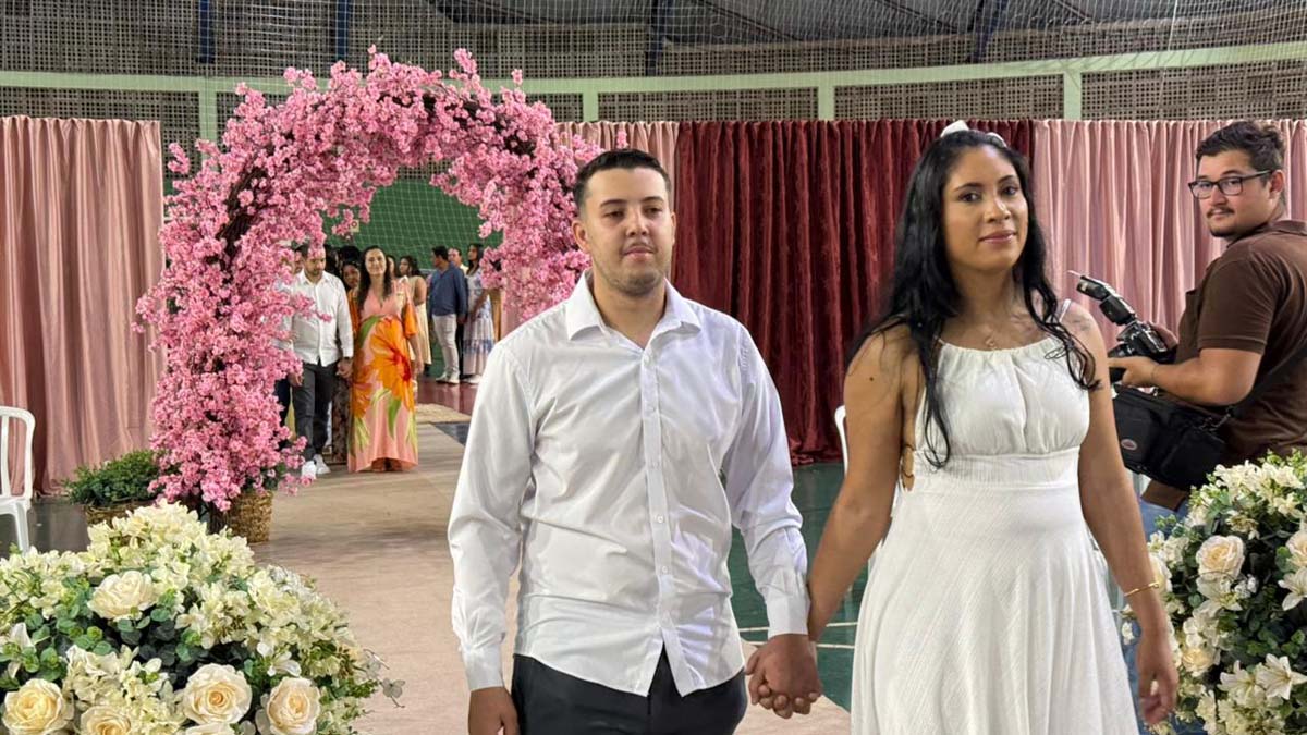 Casamento coletivo garante união civil a 52 casais em Ivaiporã