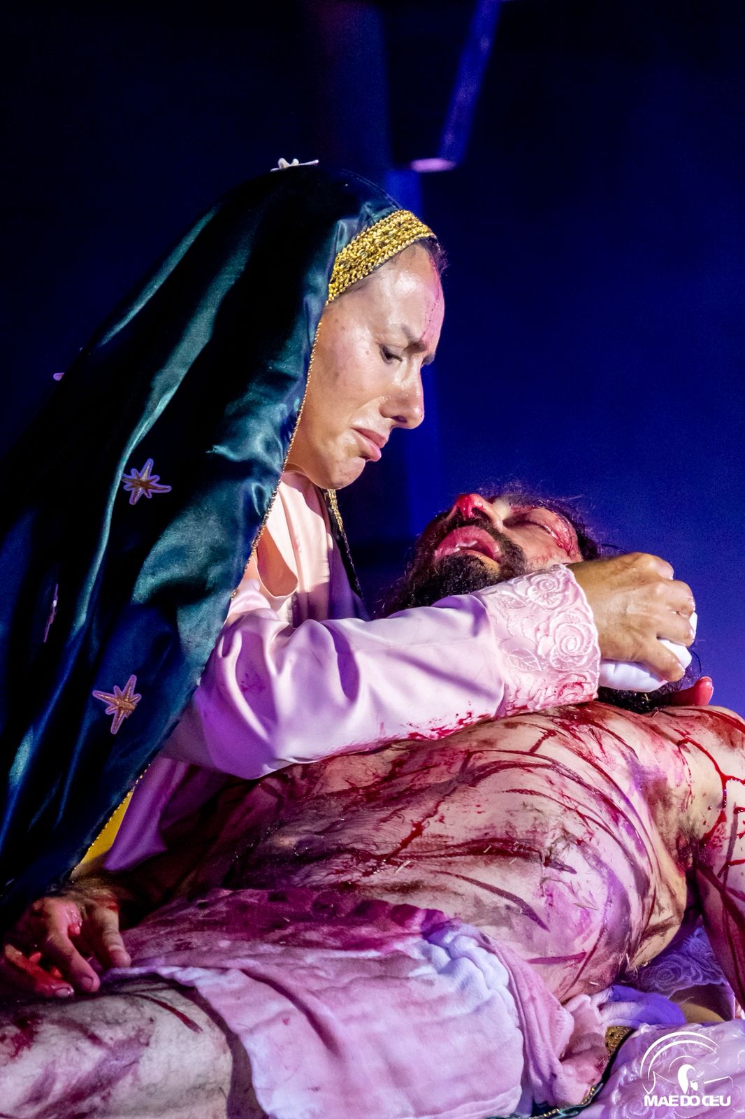 Cerca de 15 mil prestigiam apresentação da Paixão de Cristo em Arapongas; veja fotos