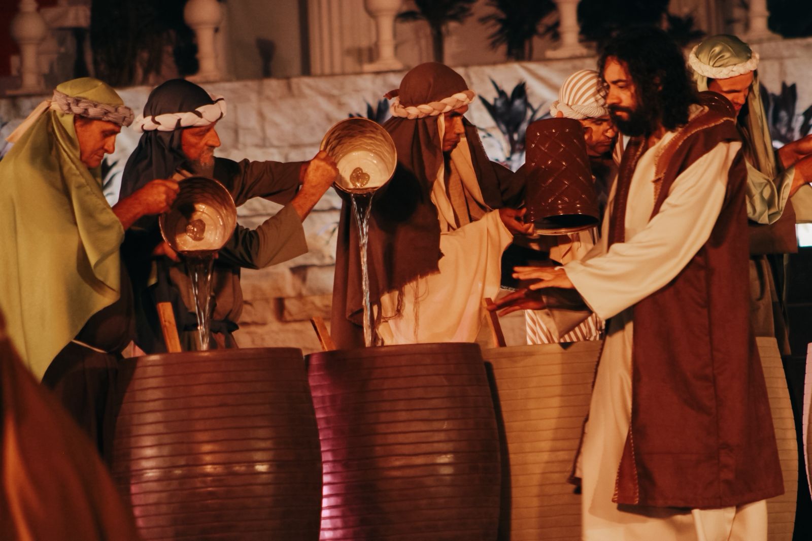 Cerca de 15 mil prestigiam apresentação da Paixão de Cristo em Arapongas; veja fotos