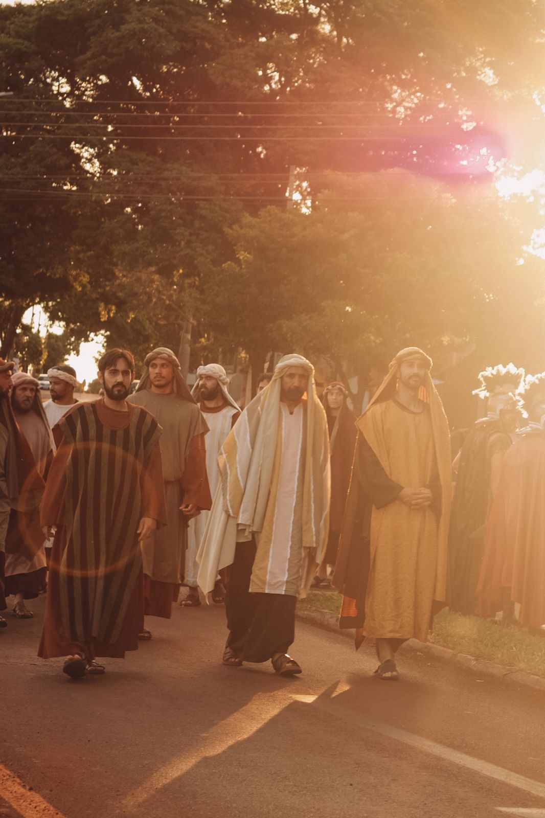 Cerca de 15 mil prestigiam apresentação da Paixão de Cristo em Arapongas; veja fotos