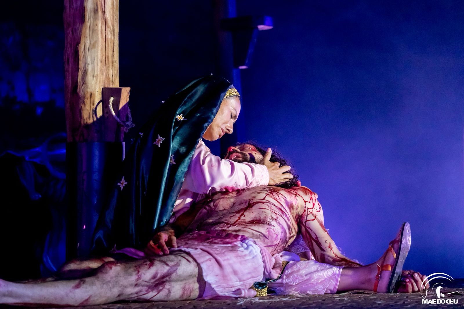 Cerca de 15 mil prestigiam apresentação da Paixão de Cristo em Arapongas; veja fotos