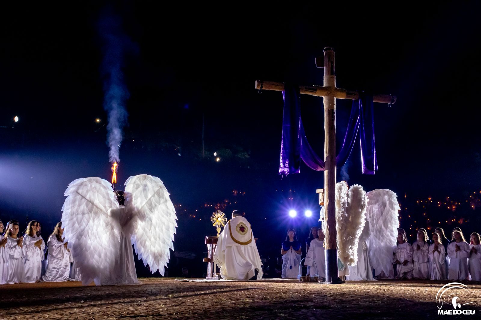 Cerca de 15 mil prestigiam apresentação da Paixão de Cristo em Arapongas; veja fotos