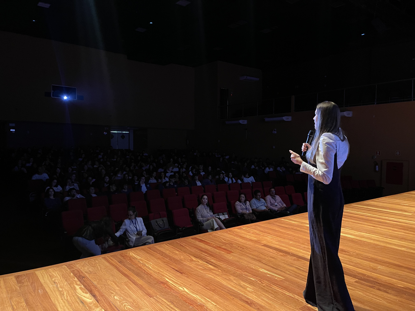 Conselho Tutelar leva debate sobre violência doméstica a estudantes da rede estadual