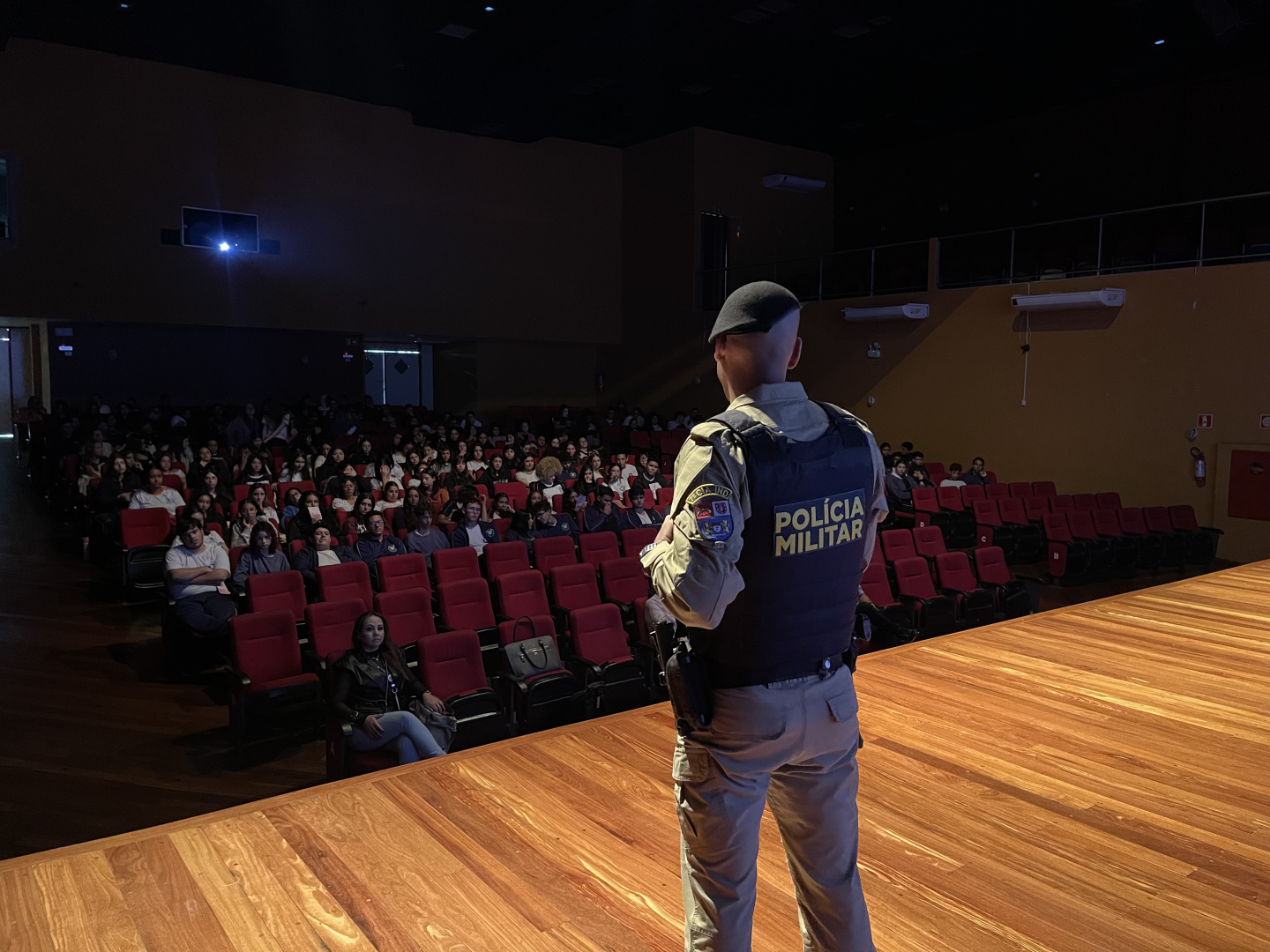 Conselho Tutelar leva debate sobre violência doméstica a estudantes da rede estadual