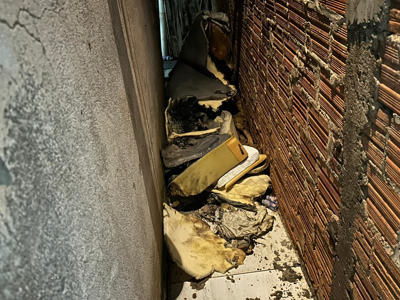 Curto-circuito causa incêndio e deixa jovem inconsciente em Apucarana