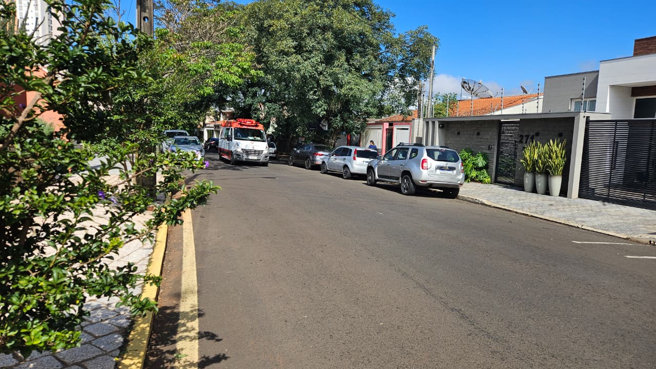 Equipes do Samu e do Siate, do Corpo de Bombeiros, foram acionadas para atender a ocorrência.