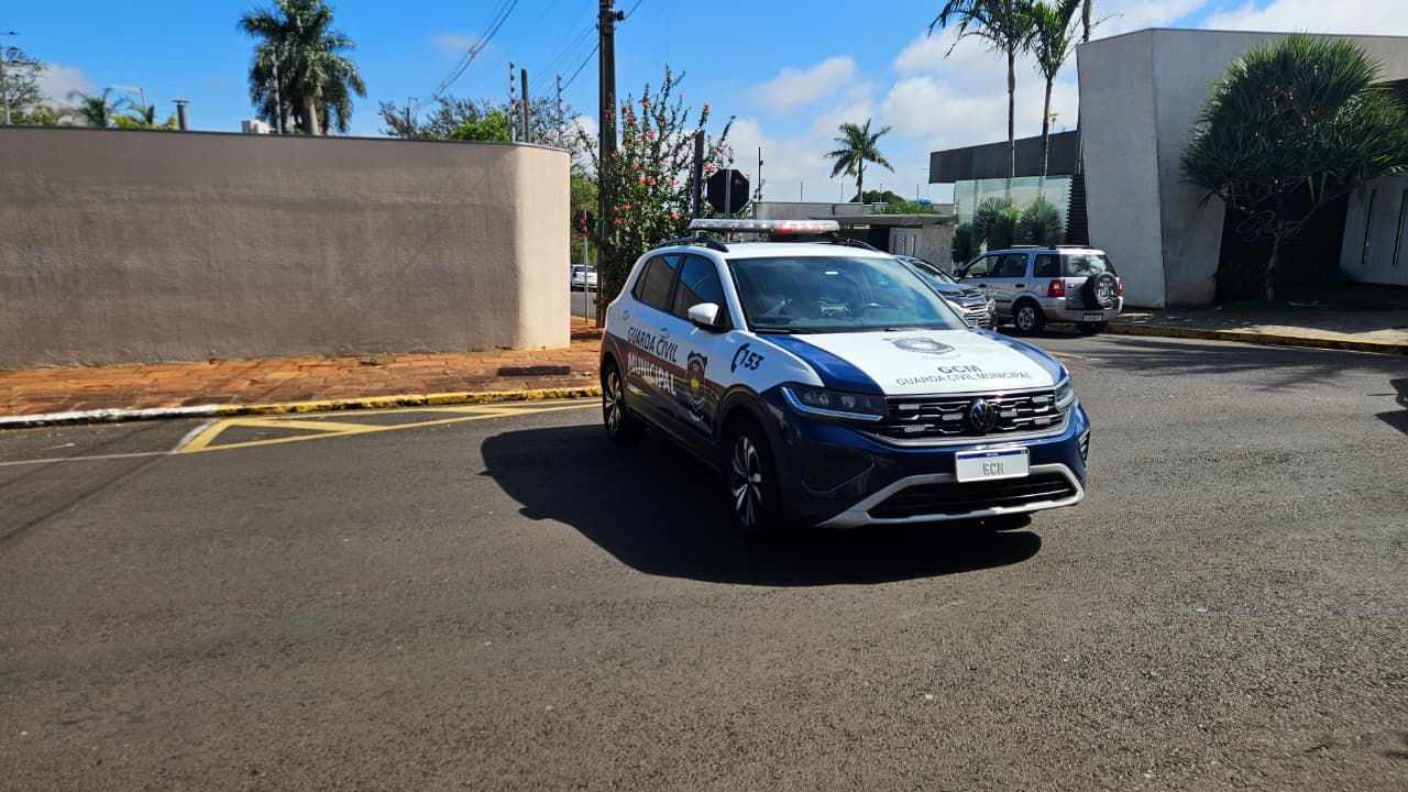 Duas pessoas ficam feridas em colisão no centro de Apucarana